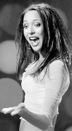 певица АЛСУ